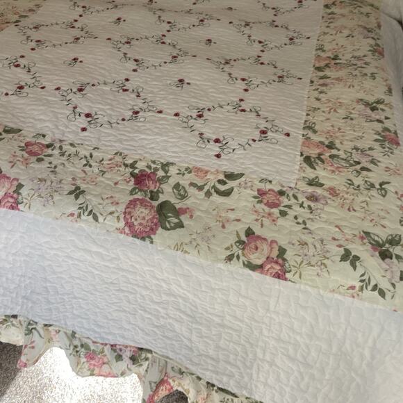 Cottagecore Quilted Bedspread Coverlet Full Queen Embroidered Floral 84"x106" - Picture 1 of 6